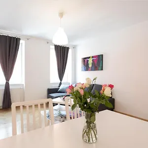 https://next-to-city-center-and-central-station-apt8.vienna-besthotels.com